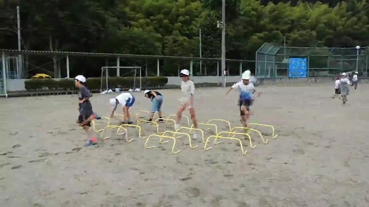 体力つくり（ミニハードルとび）