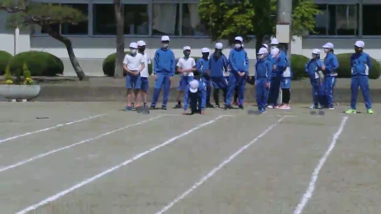 ５，６年生の体育（５０ｍ走）⑤