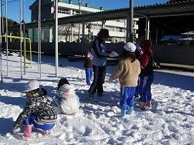 雪遊び