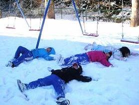 雪遊び