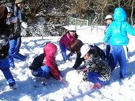 雪遊び