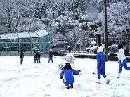 雪遊び