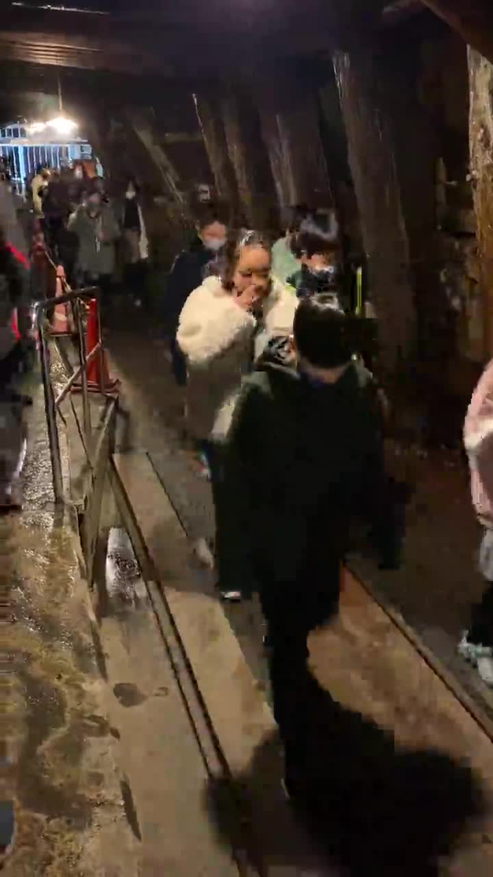 坑道内見学