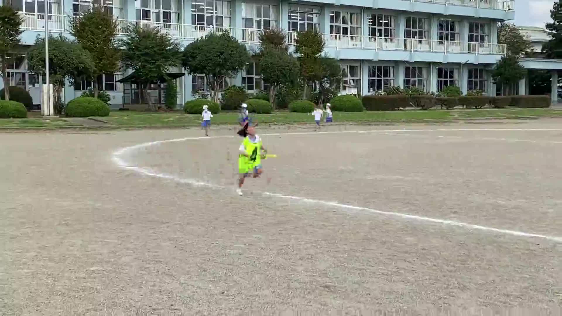 1年生体育　リレーの練習の様子です