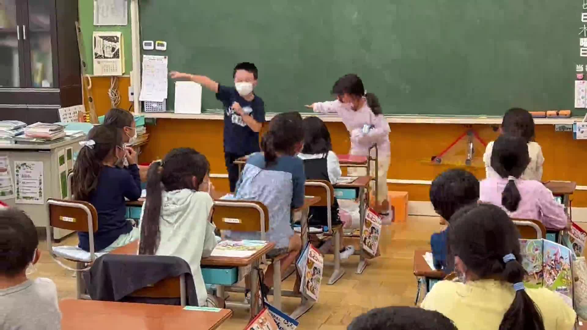 2年生音楽　うたとみぶりで･･･