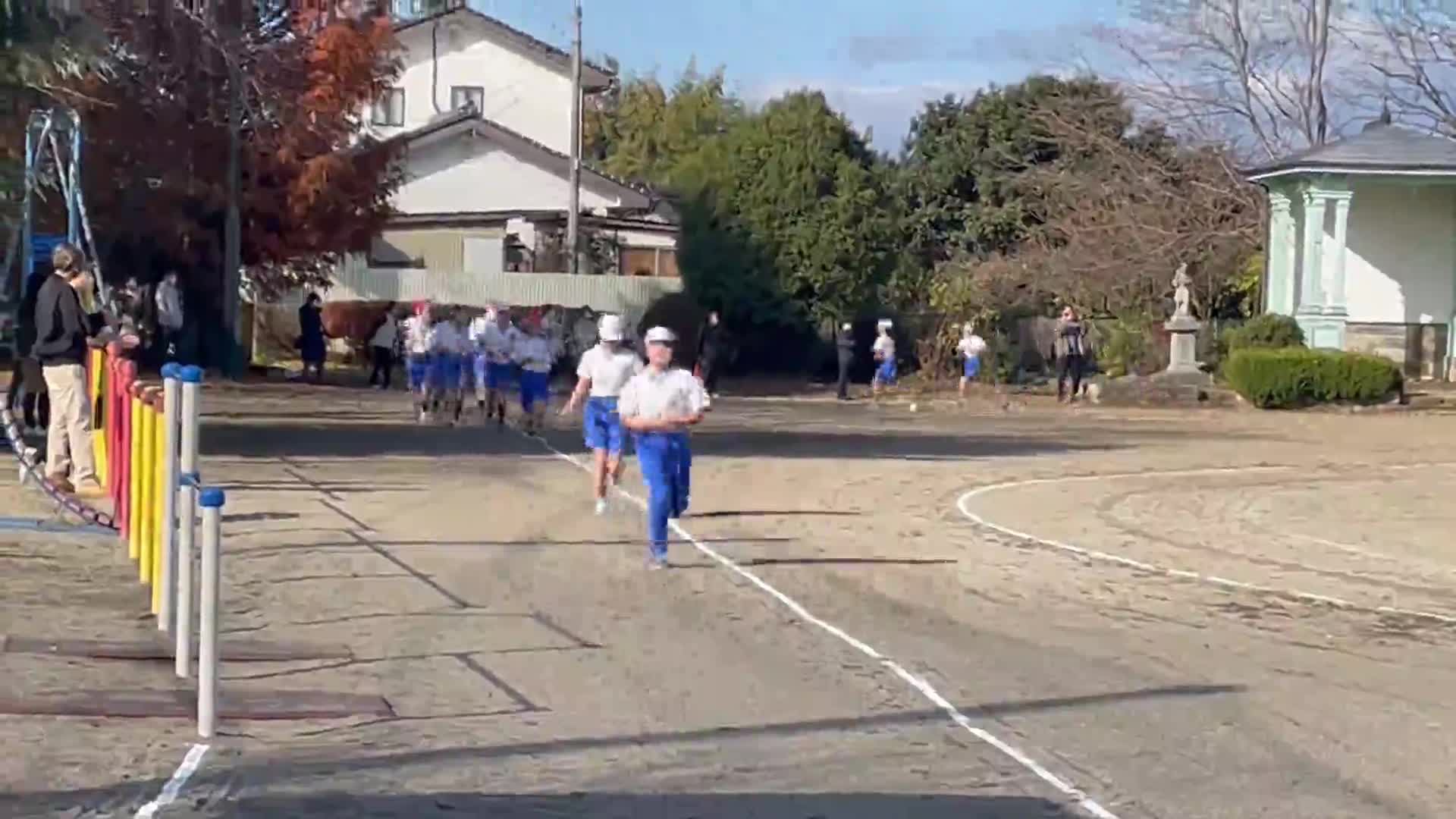 R4 校内マラソン大会（５・６年生女子の部）中編