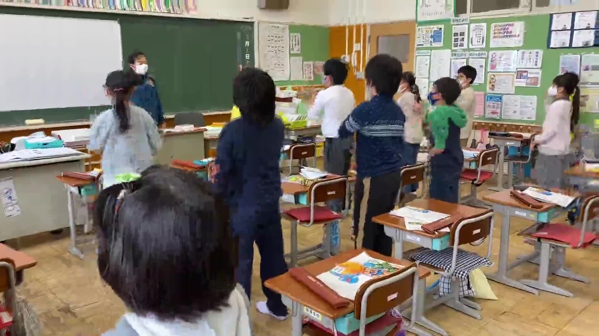 3年1組「さんぽ」手話と歌