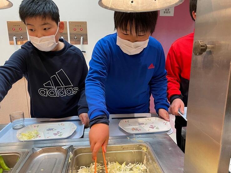バイキング形式のお昼です。